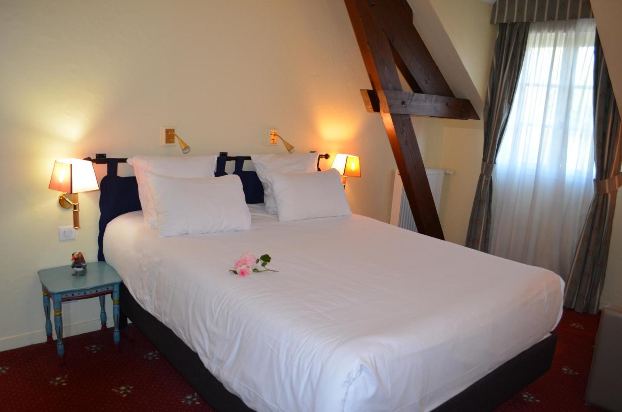 Logis Hotel Auberge Du Cheval Blanc Yvoy-le-Marron Exterior foto