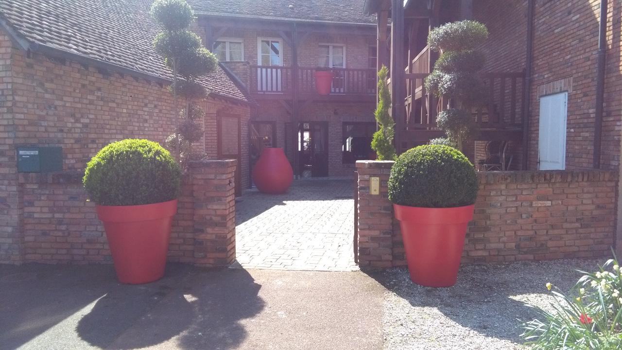 Logis Hotel Auberge Du Cheval Blanc Yvoy-le-Marron Exterior foto